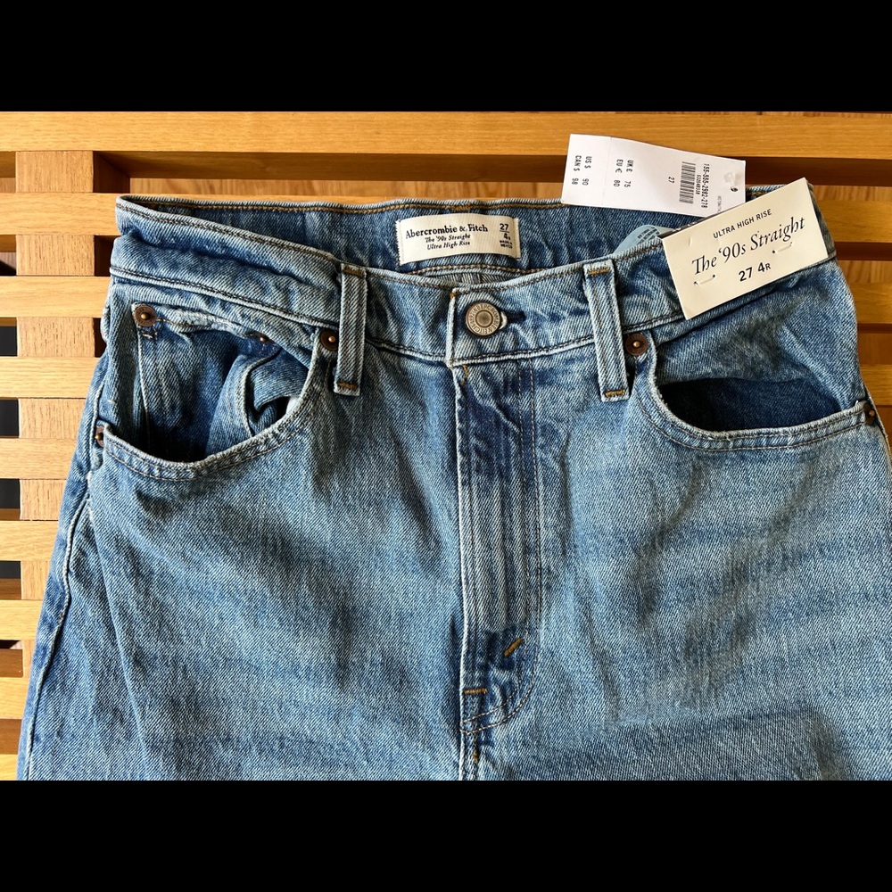 Abercrombie & Fitch NWT Ultra high rise 90s straight jeans size 27